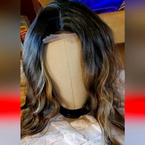 Womens Wavy brown w blonde highlights wig